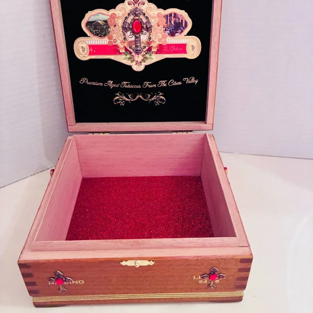 SUEÑOS de Saundra Upcycled, Le Galera Cigar Box, ARTFUL STORAGE